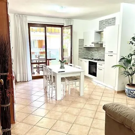 Dimora Del Viaggiatore * مارينا دي كارّارا